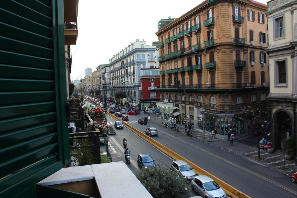 Viaggio A Napoli B&B Bagian luar foto