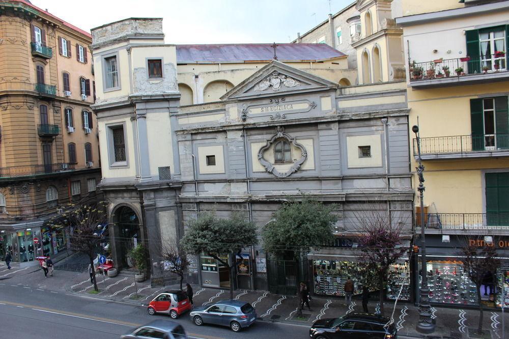 Viaggio A Napoli B&B Bagian luar foto