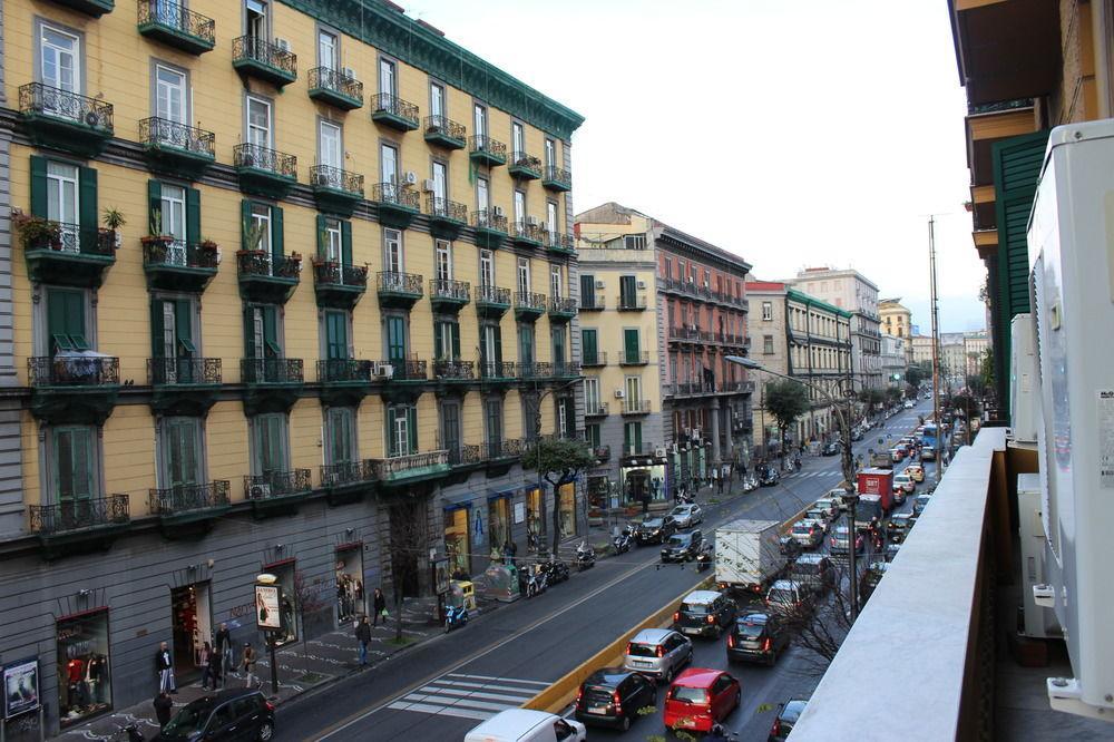 Viaggio A Napoli B&B Bagian luar foto