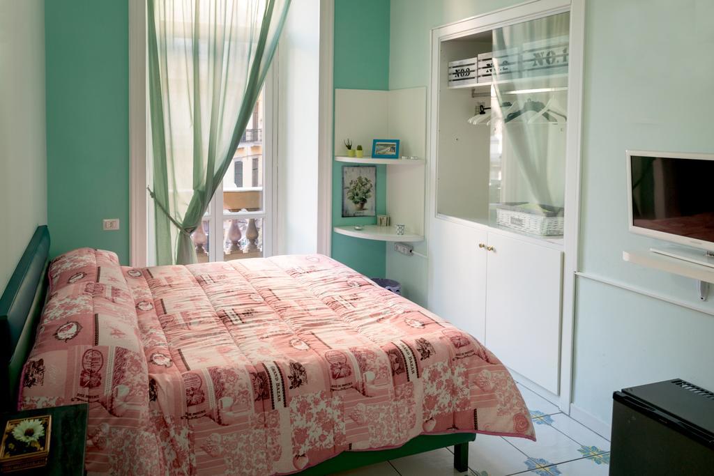 Viaggio A Napoli B&B Bagian luar foto